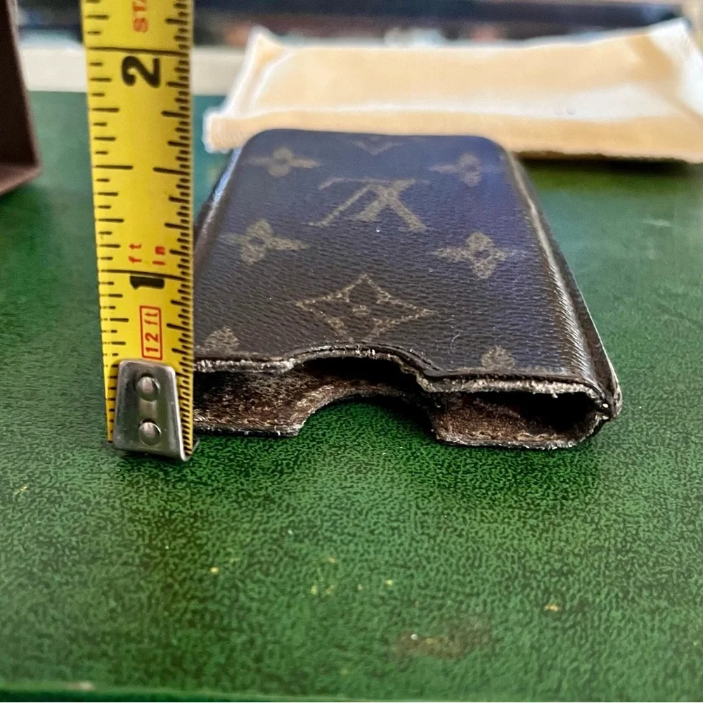 Authentic LOUIS VUITTON monogram cell phone case (small)